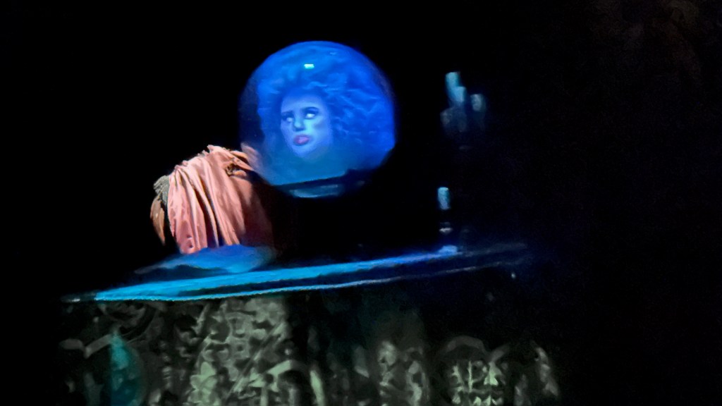 Madam Leota in Phantom Manor at Disneyland Paris