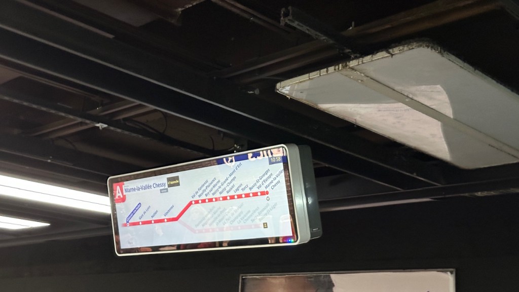 Sign for RER East line trains at Chatelet les Halles