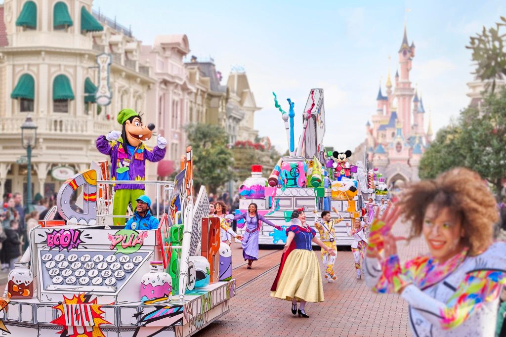 Parade floats and characters in Disneyland Paris