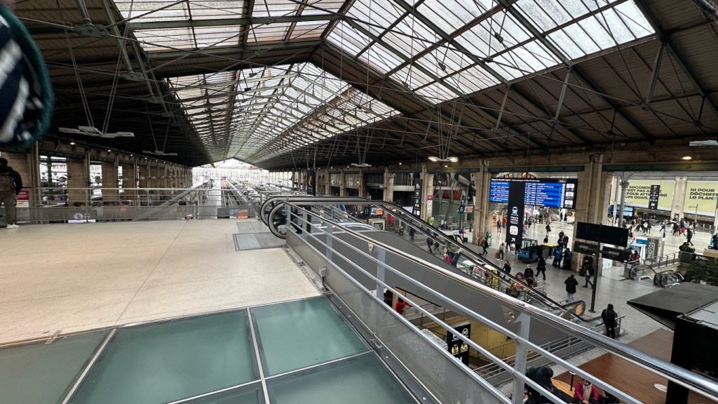 Concourse at Marne-la-Vallee train station