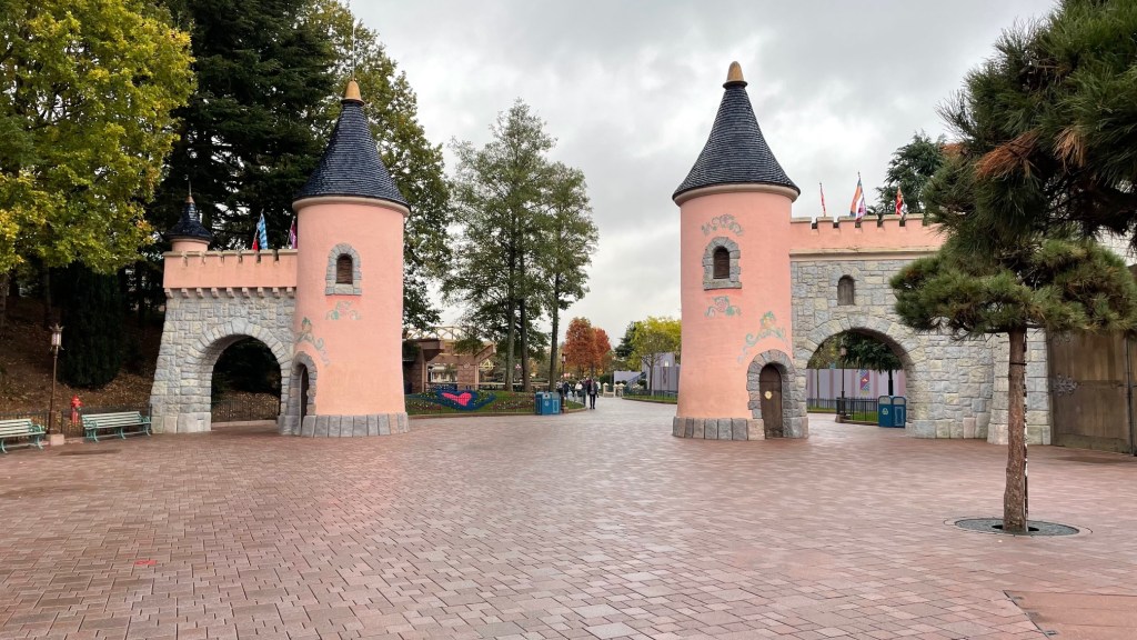 Gateway with two turrets on either side at Disneyland Paris