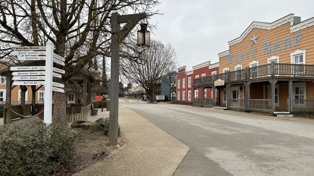 Building and sign post for Hotel Cheyenne at Disneyland Paris