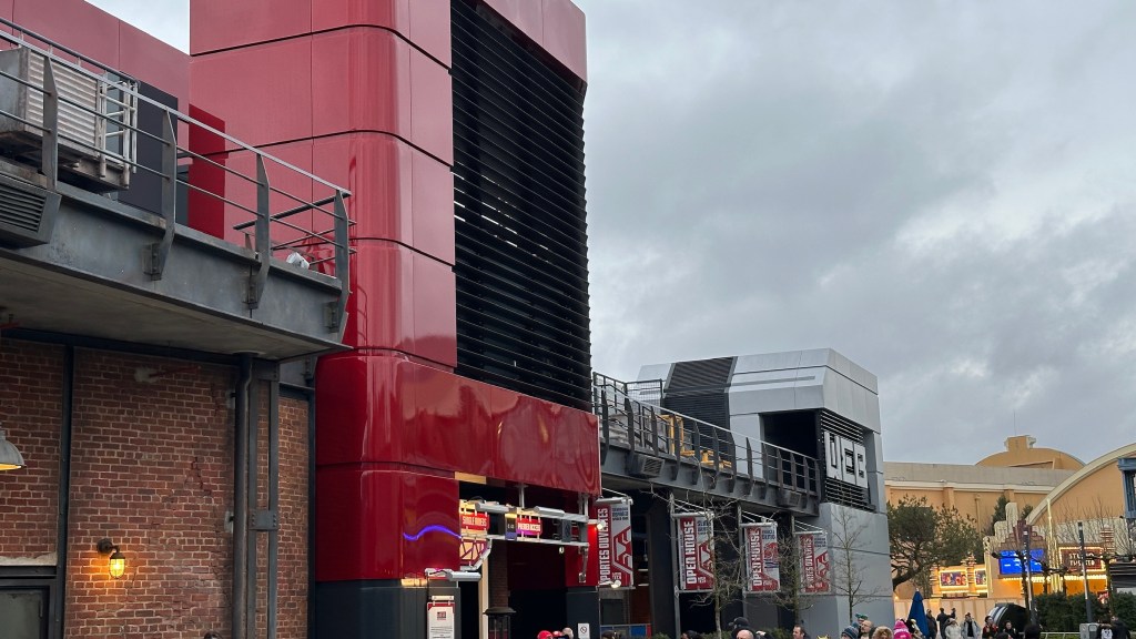 WEB Slingers building at Disneyland Paris