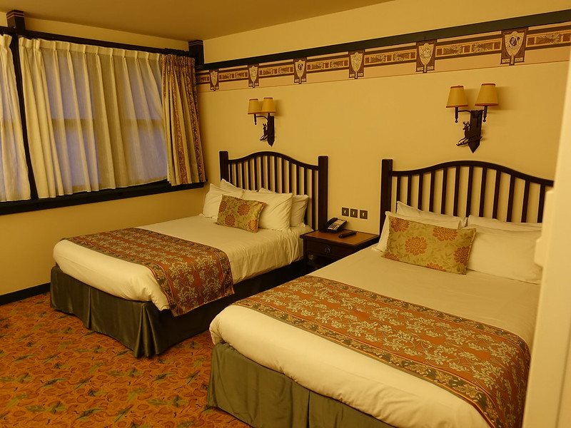 Two beds in a room at Disney's Sequoia Lodge at Disneyland Paris