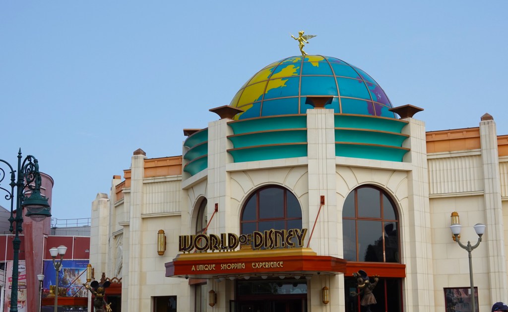 Guide to shopping at Disneyland&nbsp;Paris