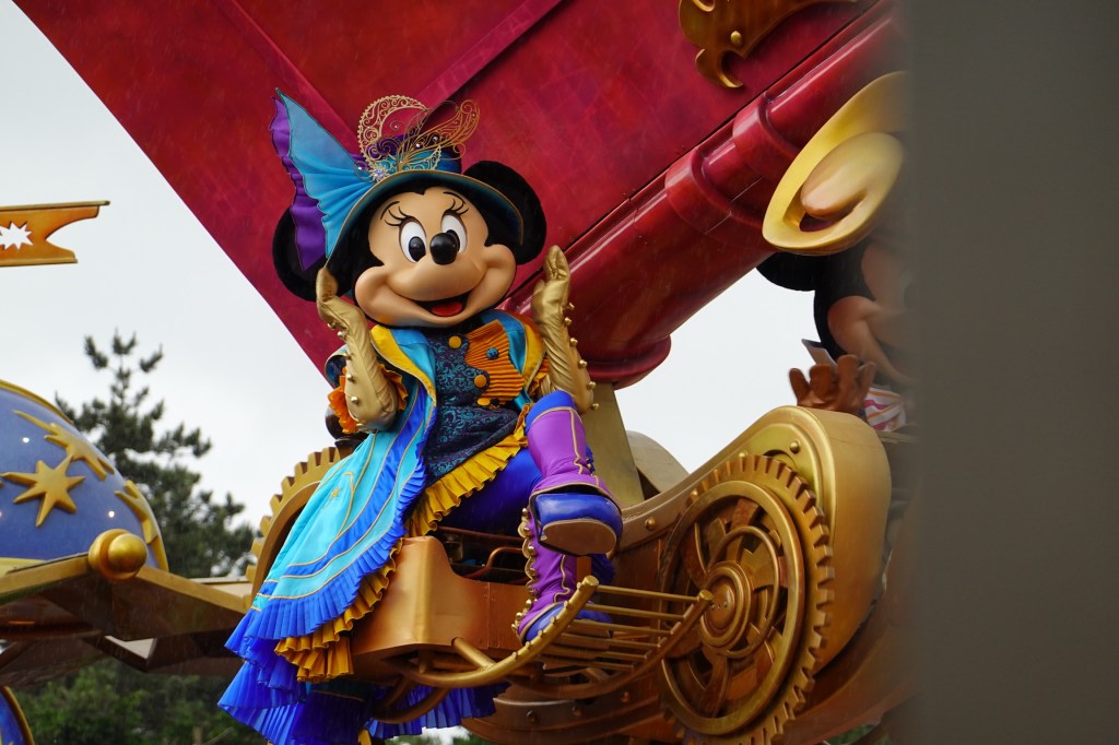 Minnie Mouse on a parade float in Disneyland Paris