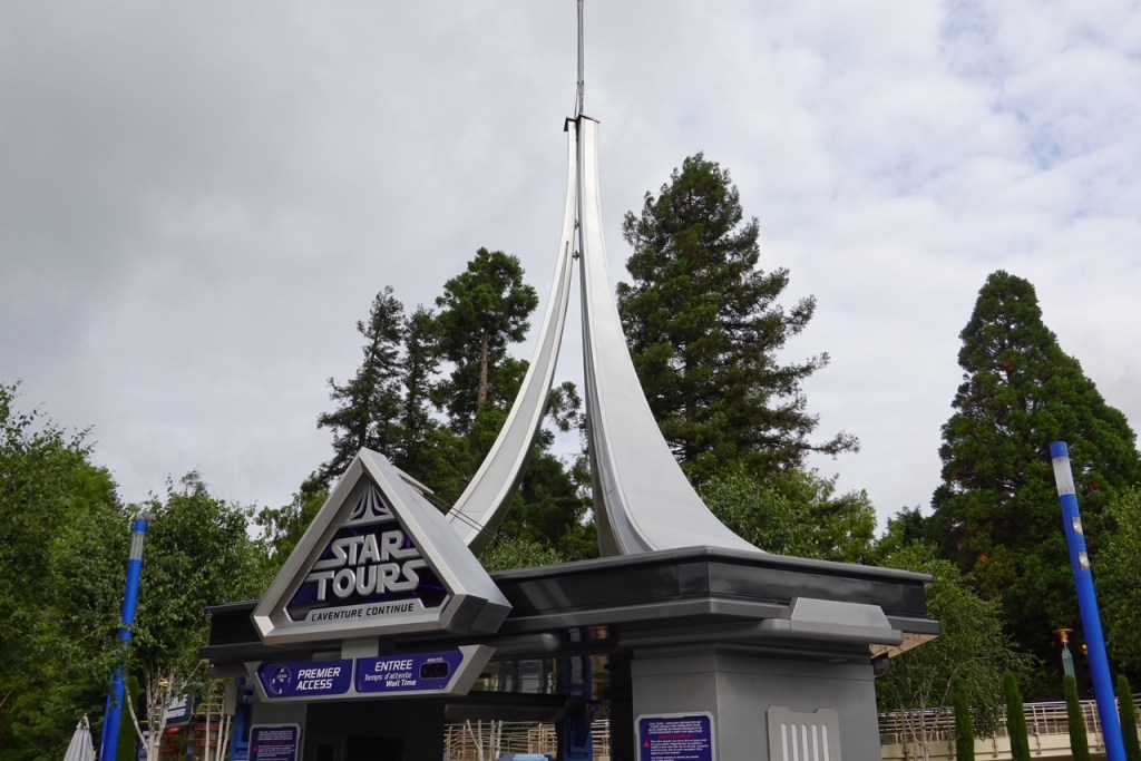 Entrance sign for Star Tours at Disneyland Paris