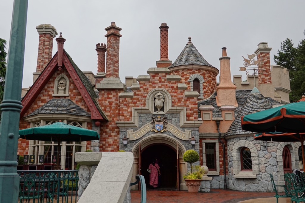 Outside of Toad Hall restaurant in Disneyland Paris