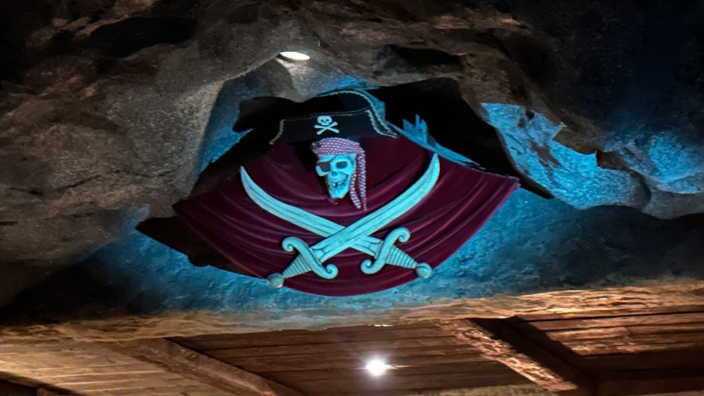 Pirate skull and cross swords from Pirates of the Caribbean in Disneyland Paris.