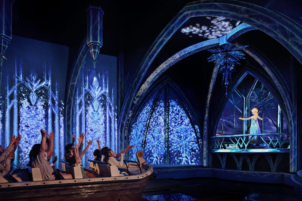 Elsa animatronic and boat inside the Frozen Ever After ride in Disneyland Paris