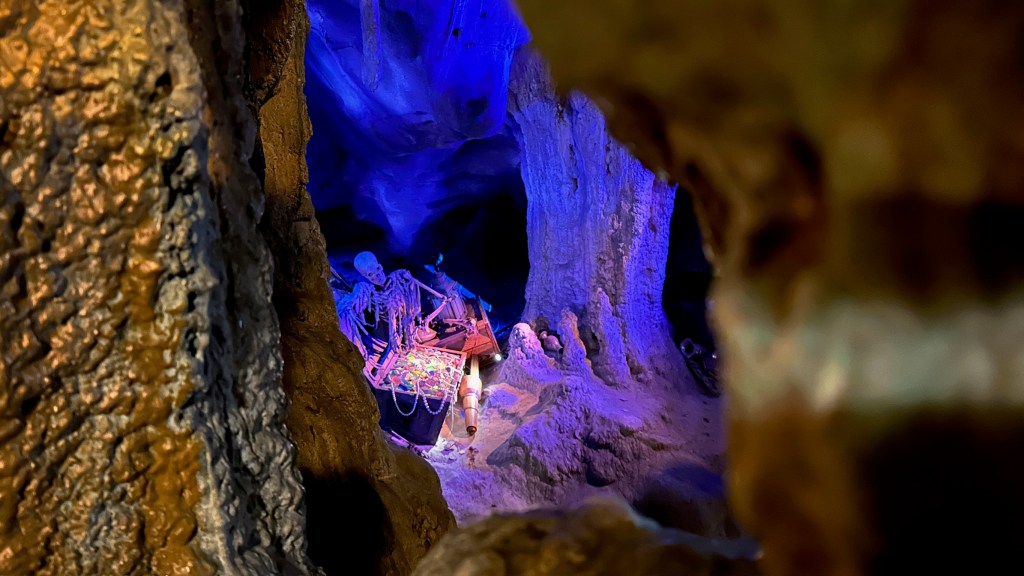 Skeleton with treasure in the Adventure Isle caves in Disneyland Paris