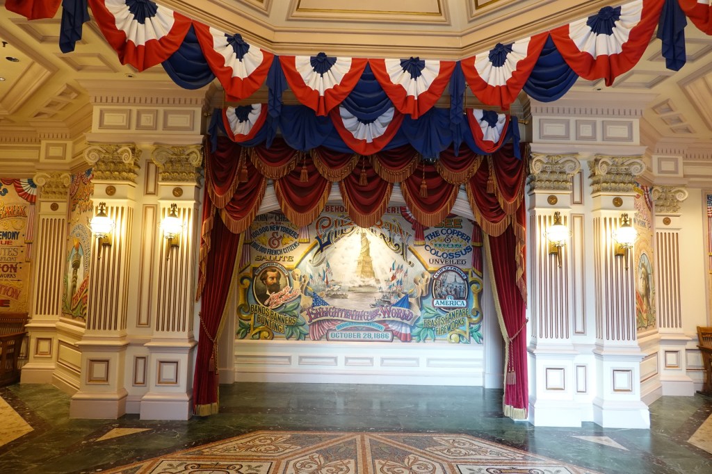 Entrance to the Statue of Liberty tableau in Disneyland Paris