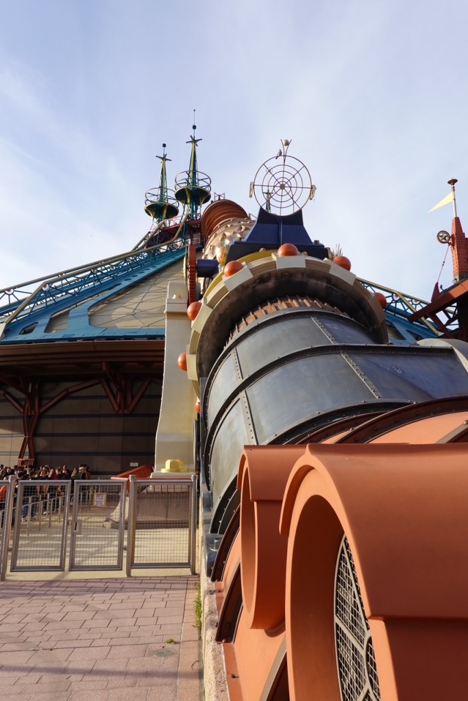 View up the 'cannon' on the side of the Hyperspace Mountain Building in Disneyland Paris