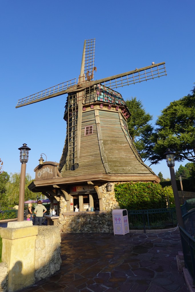 Old Mill snack stand in Disneyland Paris