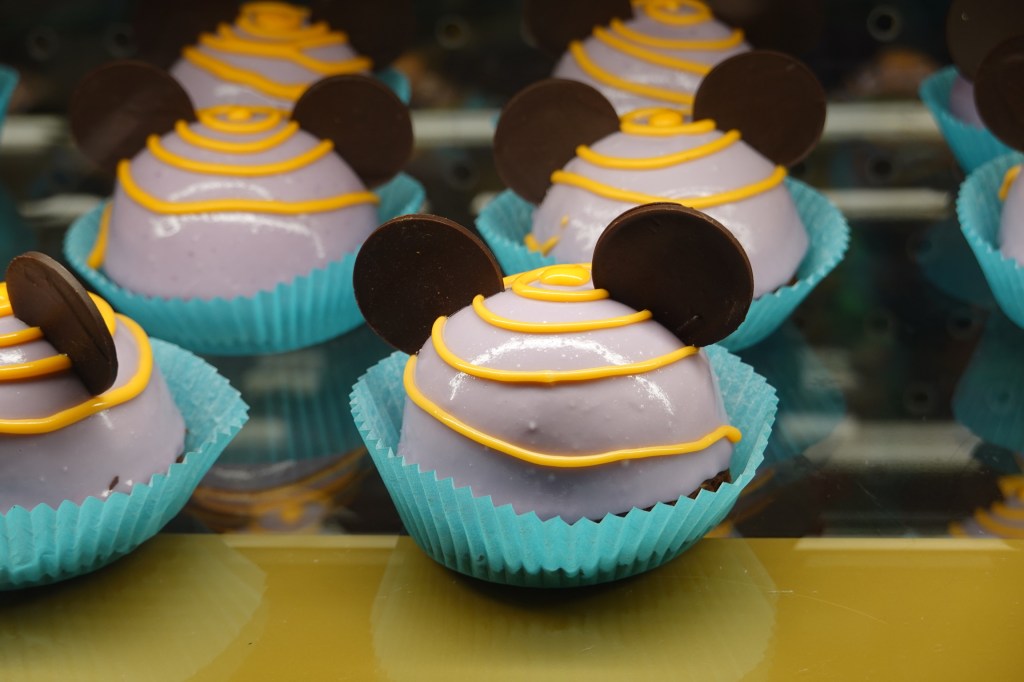 Minnie Dome cakes in Disneyland Paris