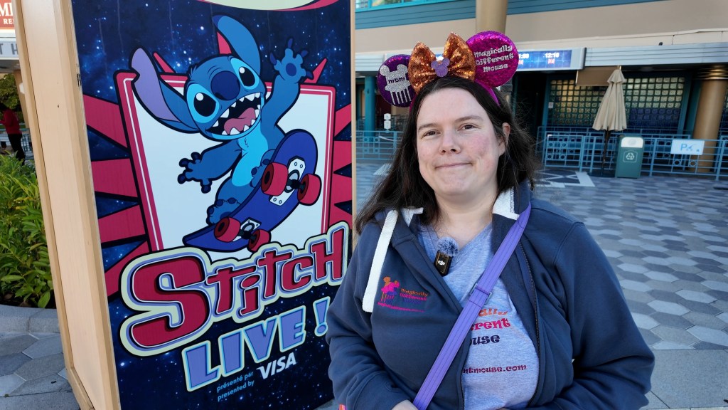 Woman and Stitch Live! sign in Disneyland Paris