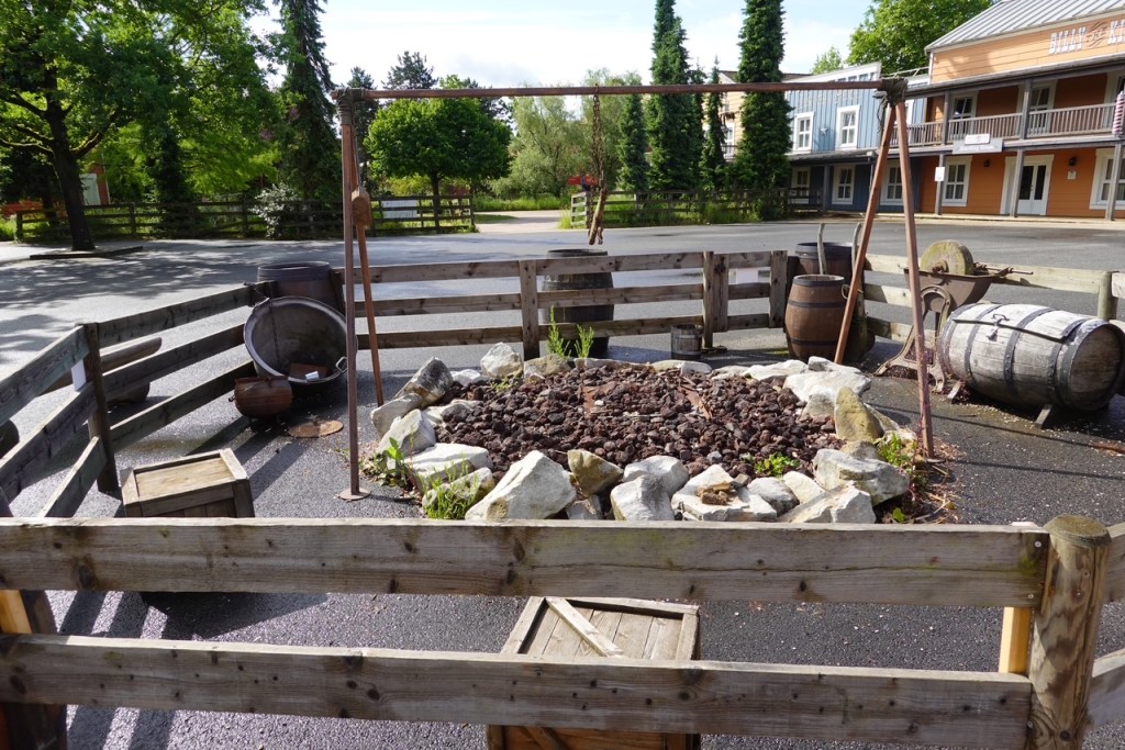Wild West camp fire theming at Hotel Cheyenne in Disneyland Paris