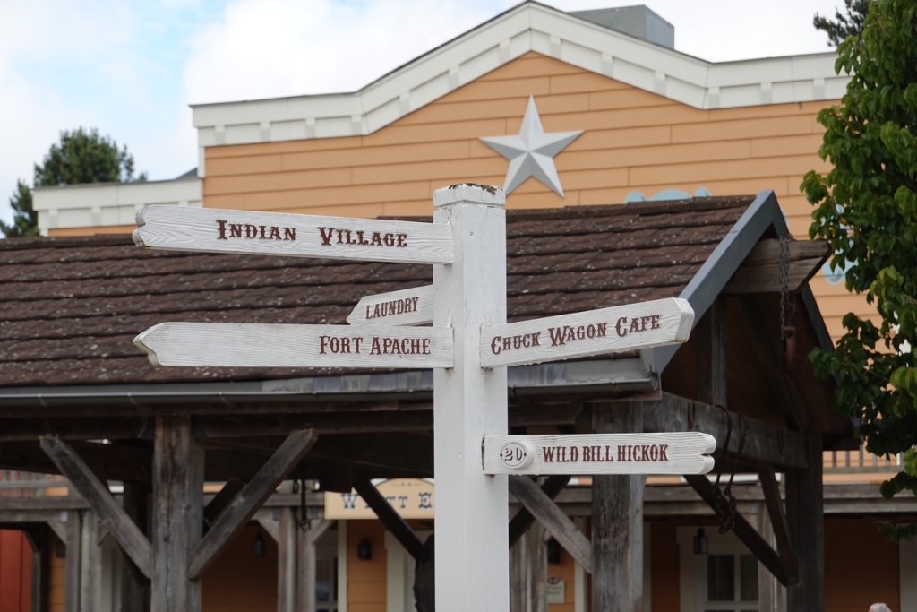 Sign post at Hotel Cheyenne in Disneyland Paris