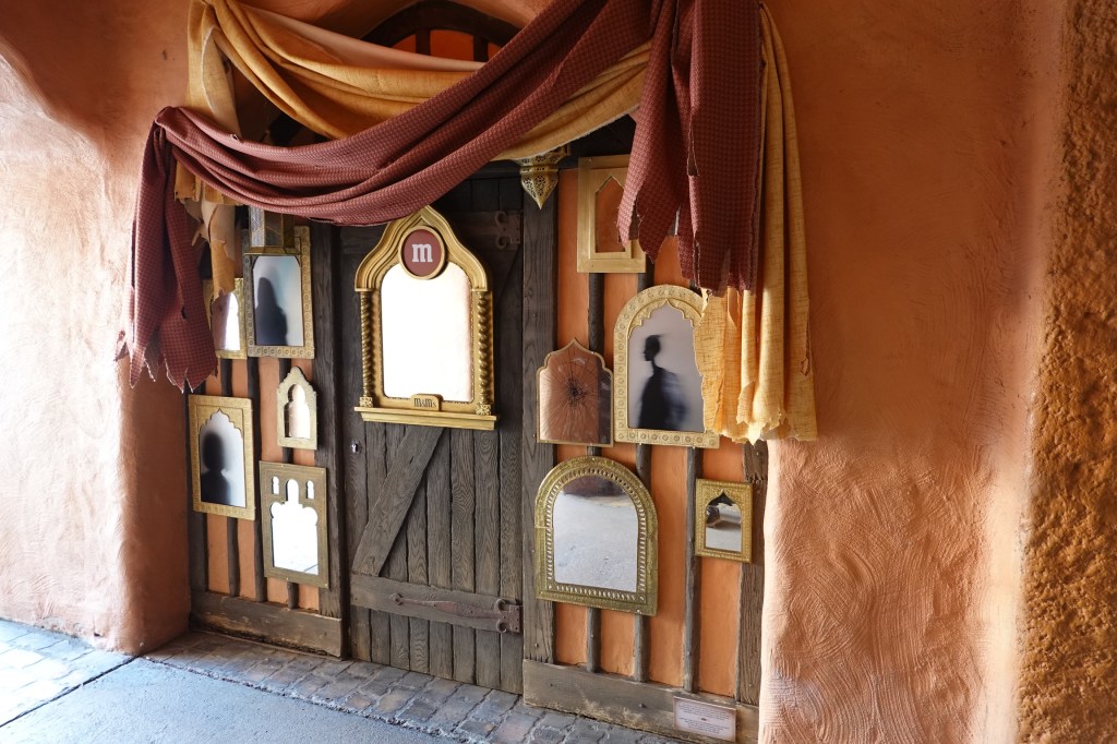 Mirror display in Disneyland Paris