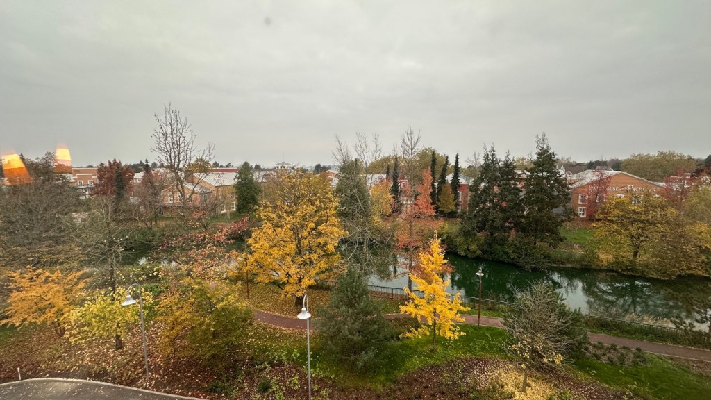 Walking path from Hotel Santa Fe to the Disneyland Paris theme parks