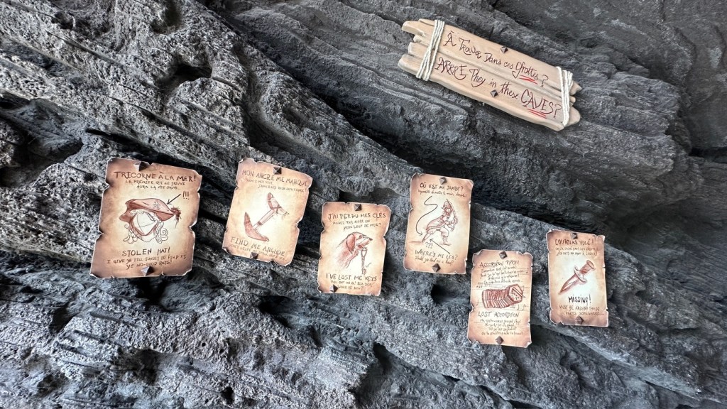 Scavenger Hunt posters in Adventure Isle in Disneyland Paris