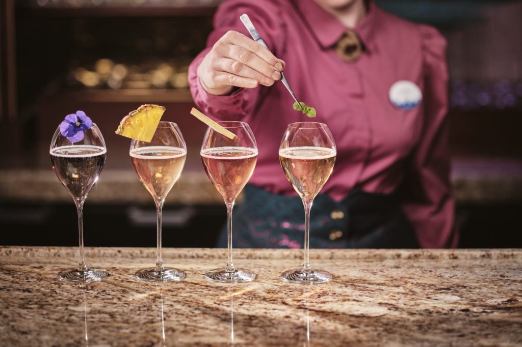 4 drinks in Regal View Lounge in Disneyland Paris