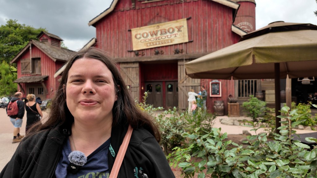New video: quick Disneyland Paris food review of Cowboy Cookout Barbecue