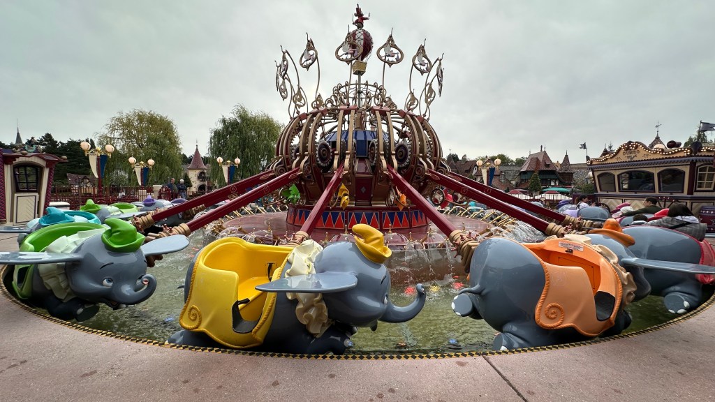 Dumbo ride vehicles in Disneyland Paris