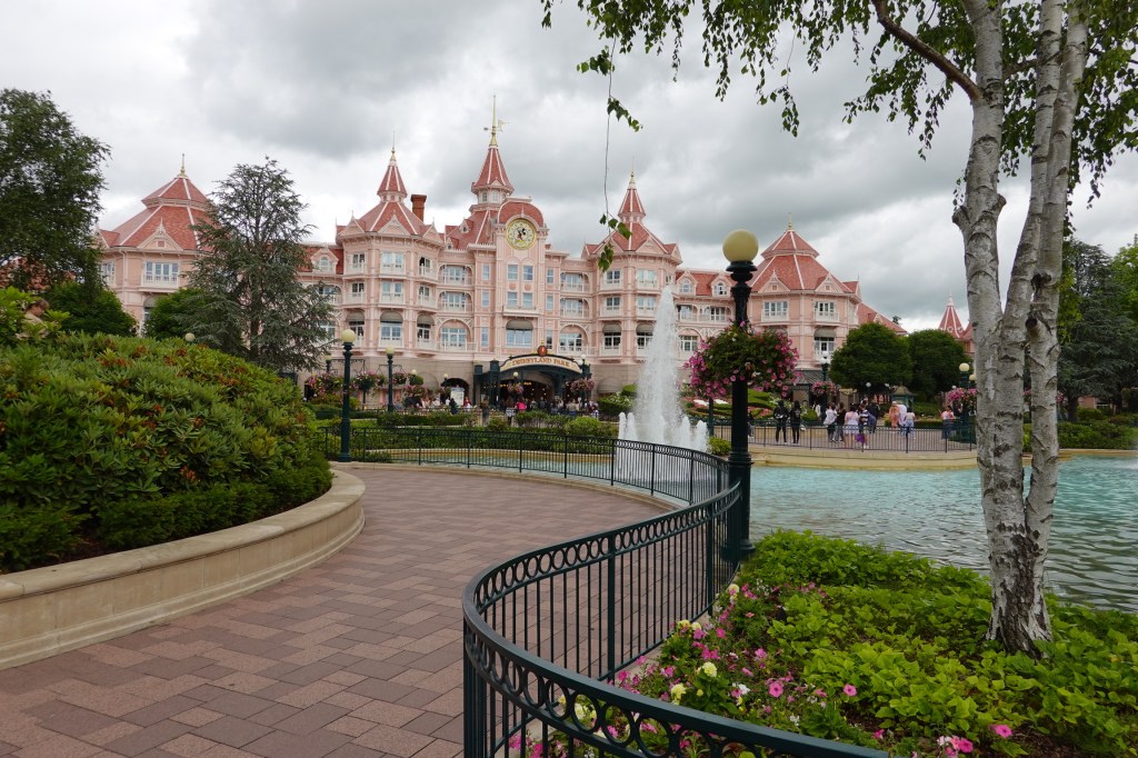 New video: How to choose your Disneyland Paris hotel