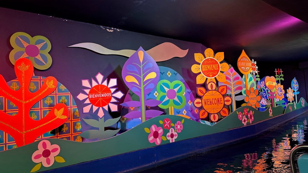 Flowers holding welcome signs from the first scene of It's a Small World in Disneyland Paris