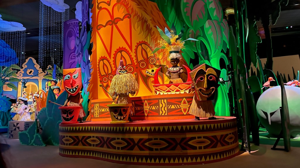 Group of musician dolls from Polynesia in It's a Small World in Disneyland Paris