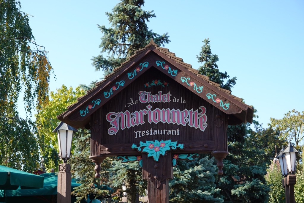 Sign for Au Chalet de la Marionette