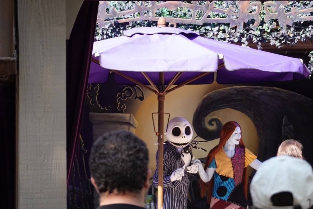 Jack and Sally from Nightmare before Christmas meeting guests at Disneyland Paris