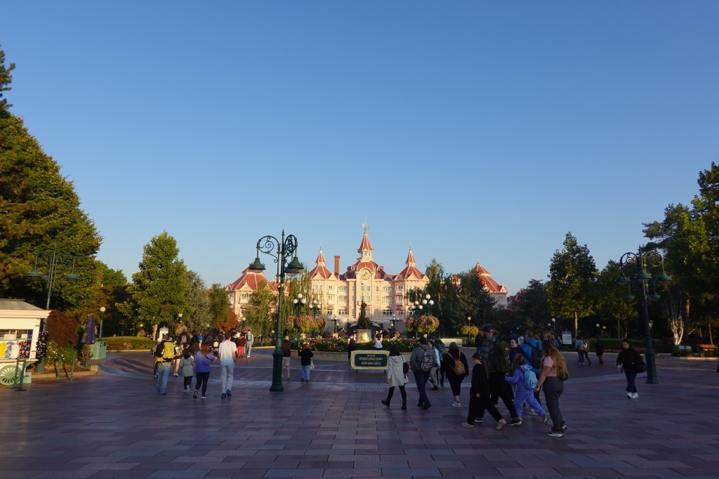 New video: Guide to Extra Magic Hour at Disneyland Paris