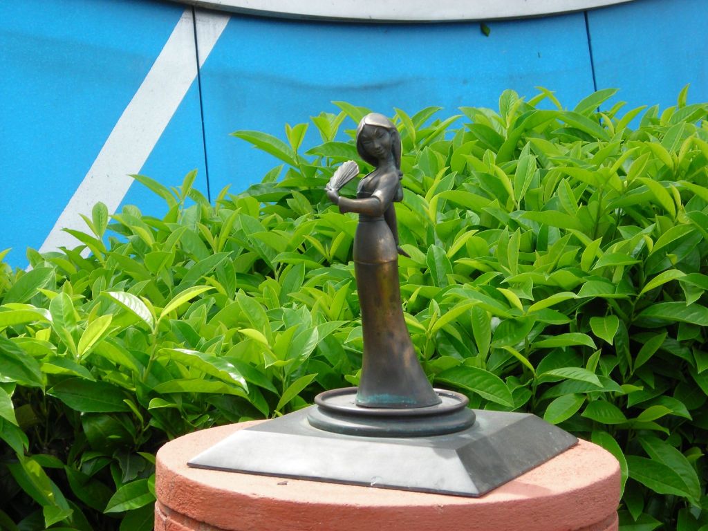 Statue of Mulan outside the Animation Building in Disney Adventure World