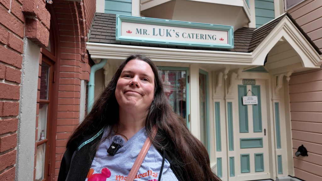 New video: Quick Disneyland Paris food review of Cable Car Bake&nbsp;Shop